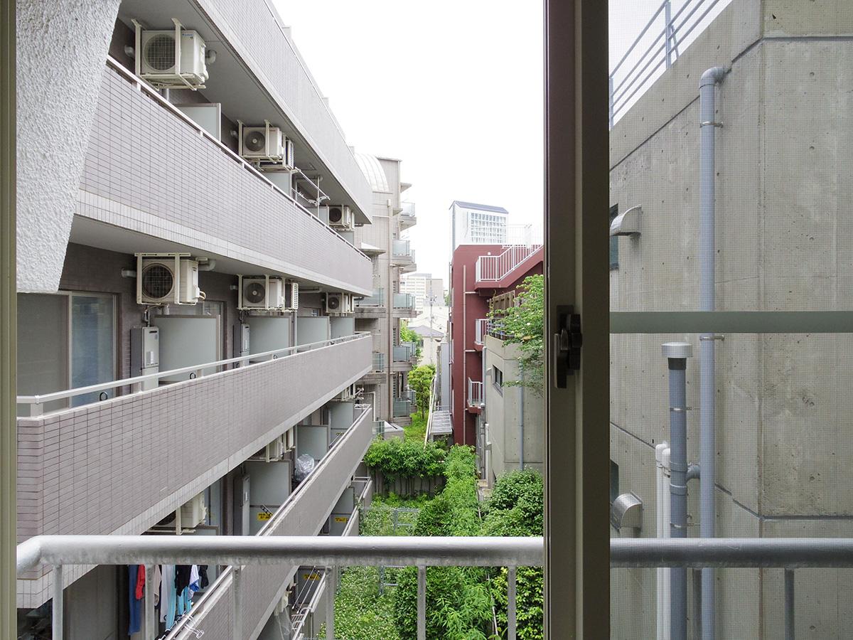 窓から東側を見て