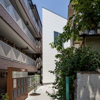 世田谷区下馬の賃貸物件/路地の先に隠れるような外観（写真：平井広行）