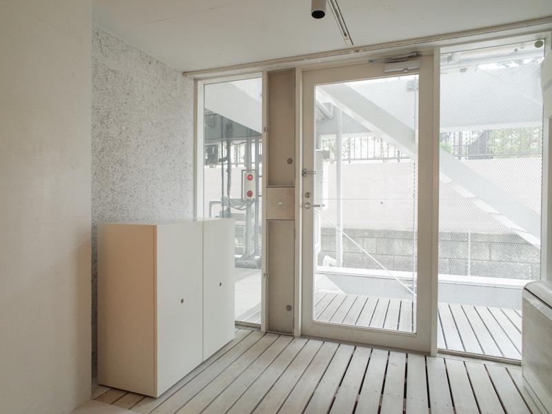 川崎市宮前区鷺沼の賃貸物件/玄関はガラス戸