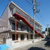 練馬区桜台の賃貸物件/大きな階段が目を引きます（&copy;Akira Nakamura）