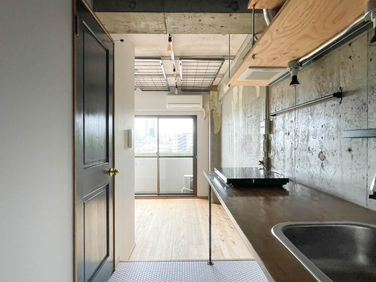 八王子市暁町の賃貸物件/玄関入って手前に水回り、奥にベッドスペースの形