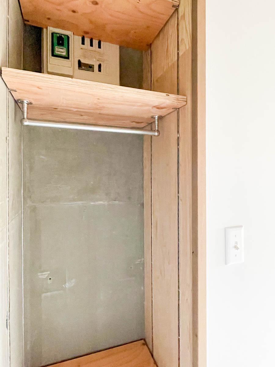 八王子市暁町の賃貸物件/玄関脇収納。アウターやカバンなど置いておける