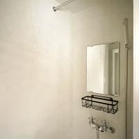 八王子市暁町の賃貸物件/シャワールームはモールテックスで仕上げられ、マットな質感がかっこいい