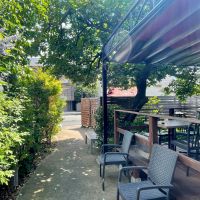 八王子市暁町の賃貸物件/近所のおしゃれスポット。古民家を再生し、気持ちいいテラス席もあるカレー屋さん「カキノテラス」さんがあります