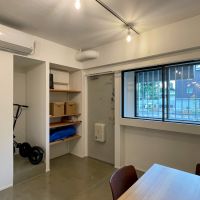 世田谷区三軒茶屋の賃貸物件/玄関周辺には収納スペースも設けられている