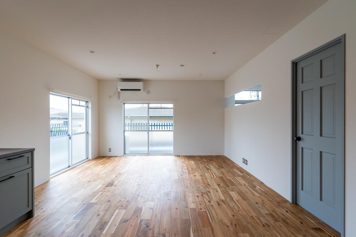 眺望があるわけではないですが、視線を感じないためカーテンを開けて生活できます
