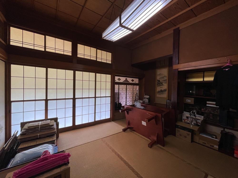 横浜市南区六ツ川の売買物件/こちらの和室（8畳）は床の間があります
