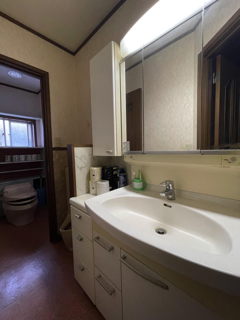 横浜市南区六ツ川の売買物件/洗面台・トイレ