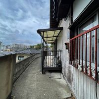 横浜市南区六ツ川の売買物件/外壁とデッキ、こちらも補修等が必要になります