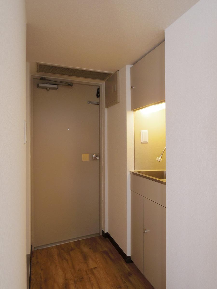 渋谷区渋谷の賃貸物件/玄関にはいってすぐ洗面。衛生的でグッド！