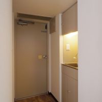 渋谷区渋谷の賃貸物件/玄関にはいってすぐ洗面。衛生的でグッド！