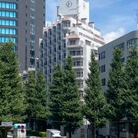 渋谷区神宮前の賃貸物件/歩道橋から時計が目印