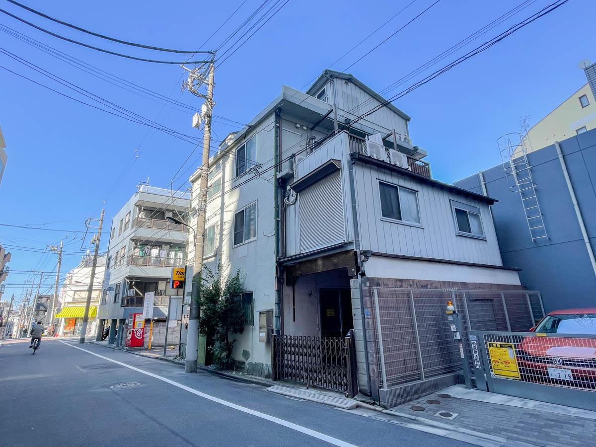 品川区西五反田の賃貸物件/屋上にちょこんと乗ったスペースが今回の賃貸部分