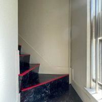 品川区西五反田の賃貸物件/扉を開けるとまず階段