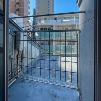 品川区西五反田の賃貸物件/バルコニー。フェンスのところまで出られ、洗濯物が干せる