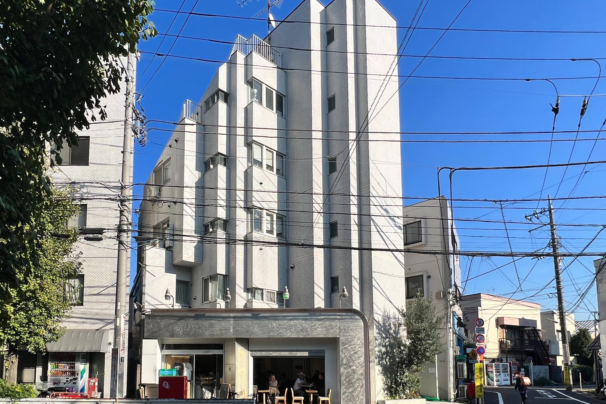 世田谷区駒沢の賃貸物件/建物1階には90年代の終わり頃から興ったカフェブームの代表格、バワリーキッチン。ドッグフレンドリーです