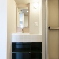 世田谷区駒沢の賃貸物件/洗面台の下は棚になっている
