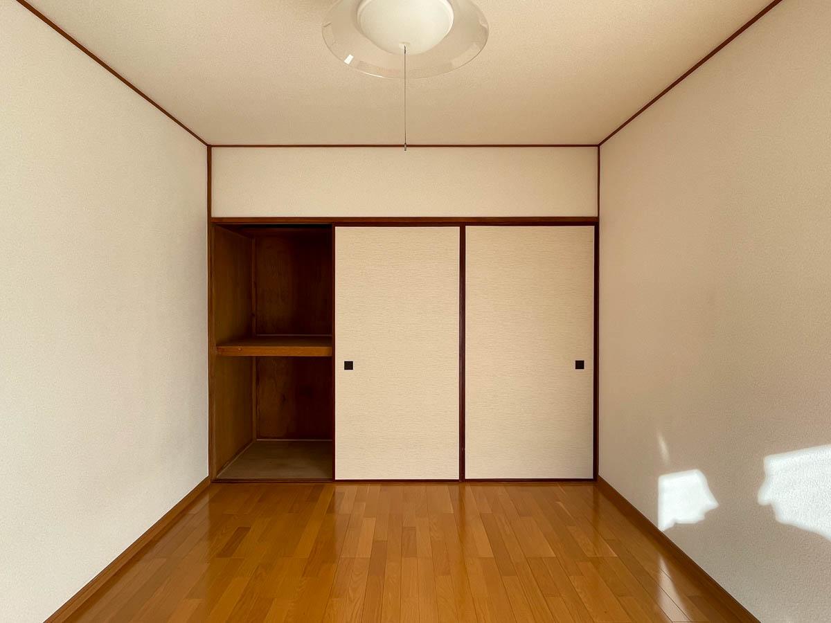 世田谷区桜丘の賃貸物件/東側の洋室。収納は押し入れ