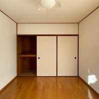 世田谷区桜丘の賃貸物件/東側の洋室。収納は押し入れ