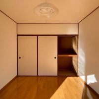 世田谷区桜丘の賃貸物件/西側の洋室。こちらも収納は押し入れ