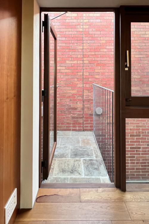 武蔵野市吉祥寺南町の賃貸物件/ブリッジのようなベランダ