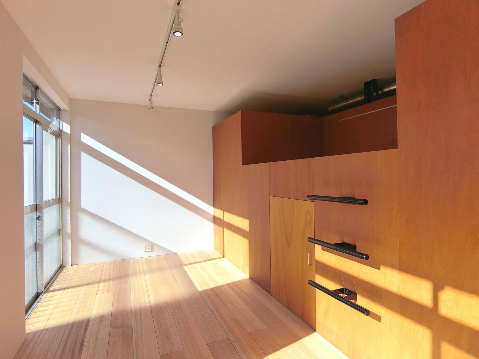 八王子市天神町の賃貸物件/下が収納で上が寝床、オリジナルの造作が面白い部屋