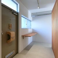 八王子市天神町の賃貸物件/202: 折り畳み式のカウンターを使えば即席の書斎コーナーに（201は反転タイプ）