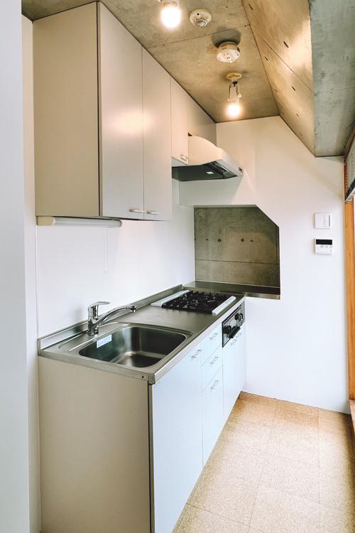 千代田区神田小川町の賃貸物件/キッチンはガスコンロ3口のグリル付き