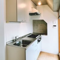 千代田区神田小川町の賃貸物件/キッチンはガスコンロ3口のグリル付き