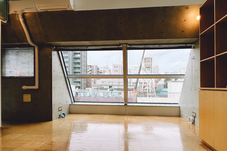 千代田区神田小川町の賃貸物件/窓が大きくて気持ち良い