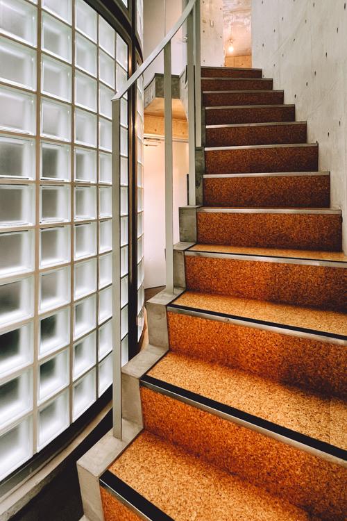 千代田区神田小川町の賃貸物件/弧を描く階段