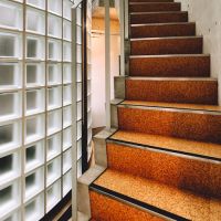 千代田区神田小川町の賃貸物件/弧を描く階段