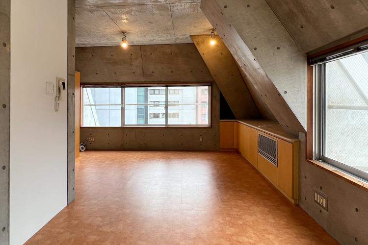 千代田区神田小川町の賃貸物件/上階も天高約2.7mでやや高く、開放感があります