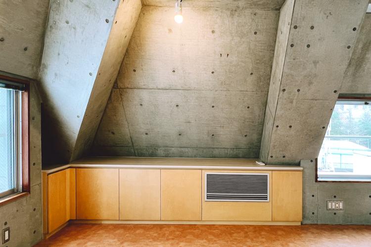 千代田区神田小川町の賃貸物件/いたるところに棚