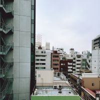 千代田区神田小川町の賃貸物件/上階西向き窓からの景色。割と抜けていて圧迫感がありません