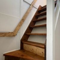 墨田区立花の賃貸物件/階段。2階部分を紹介していきます