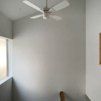 墨田区立花の賃貸物件/ホールから吹抜け部分をみて。白い壁と光のバランスが美しいです