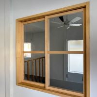 墨田区立花の賃貸物件/小窓から吹抜け部分がみえる