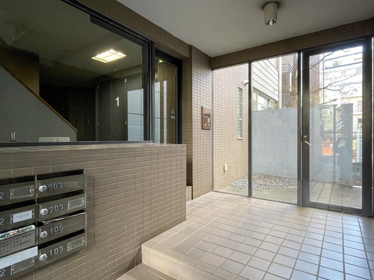 渋谷区元代々木町の賃貸物件/オートロックのエントランス