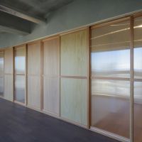 中野区大和町の賃貸物件/建具を動かして、自由に区切ることができる(今回募集の部屋は写真と反転タイプ)