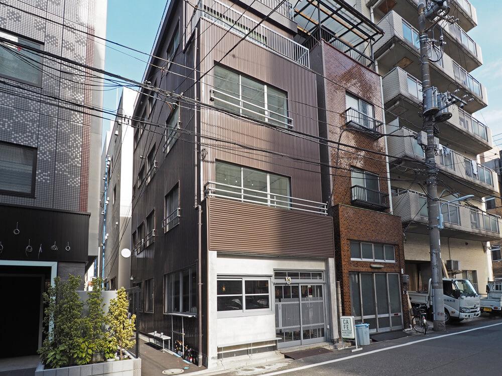 台東区台東の賃貸物件/1階はカフェが営業中です