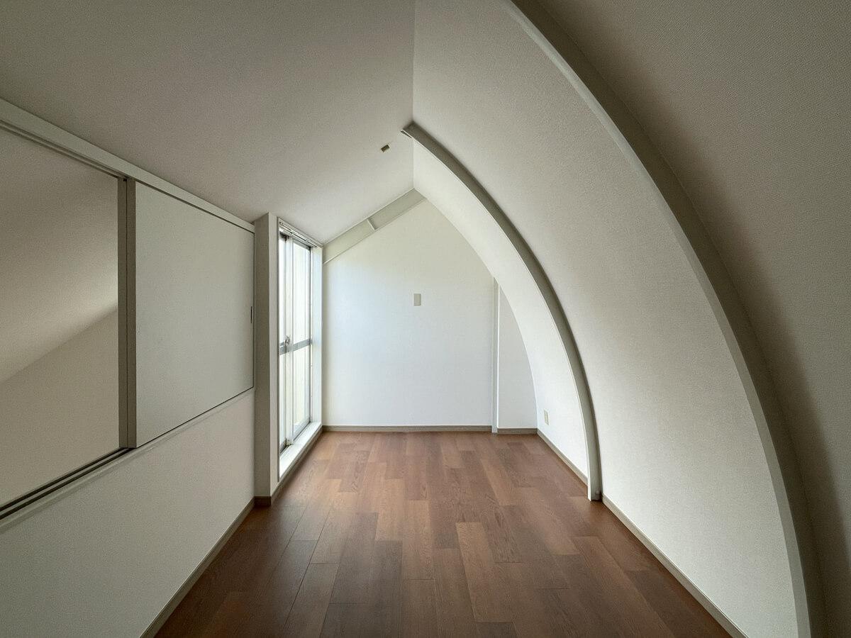 練馬区南田中の賃貸物件/3階：これがこの建物の特徴（エアコンは付いていません）