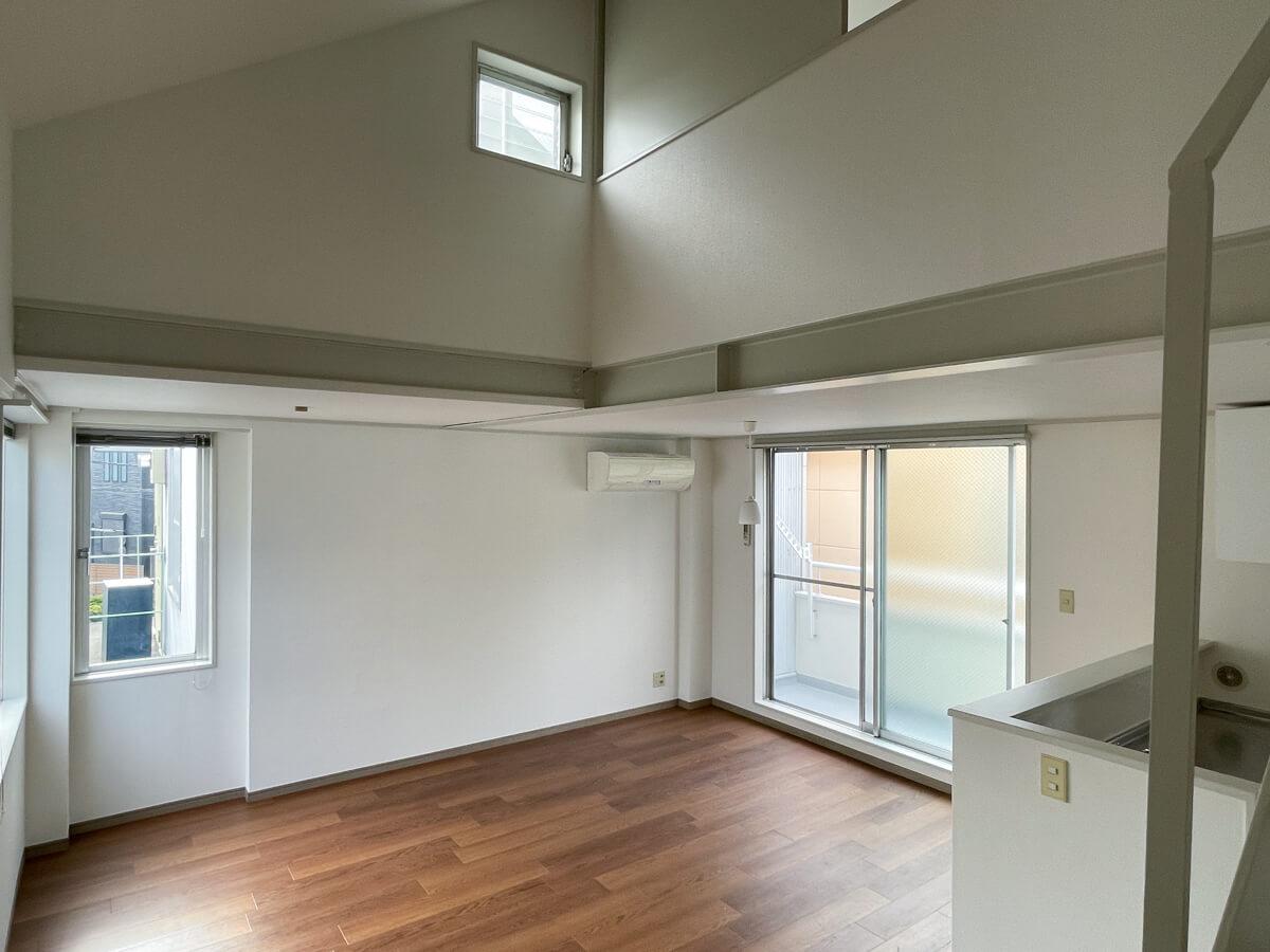 練馬区南田中の賃貸物件/2階：長屋のため、窓が多く風がよく抜けます。