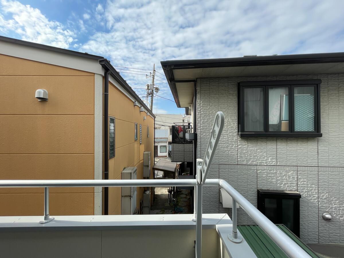 練馬区南田中の賃貸物件/2階バルコニーは目の前に建物