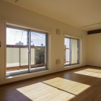 杉並区高円寺南の賃貸物件/南向きの窓の先は開けているため日当たりもバッチリ