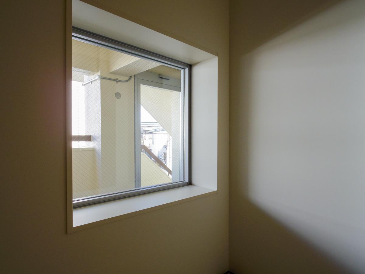 杉並区高円寺南の賃貸物件/現在は目隠し用のフィルムが貼られている