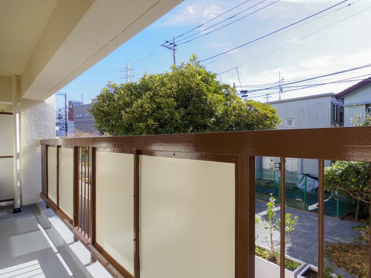 杉並区高円寺南の賃貸物件/1階バルコニーもすこし高さを感じられる