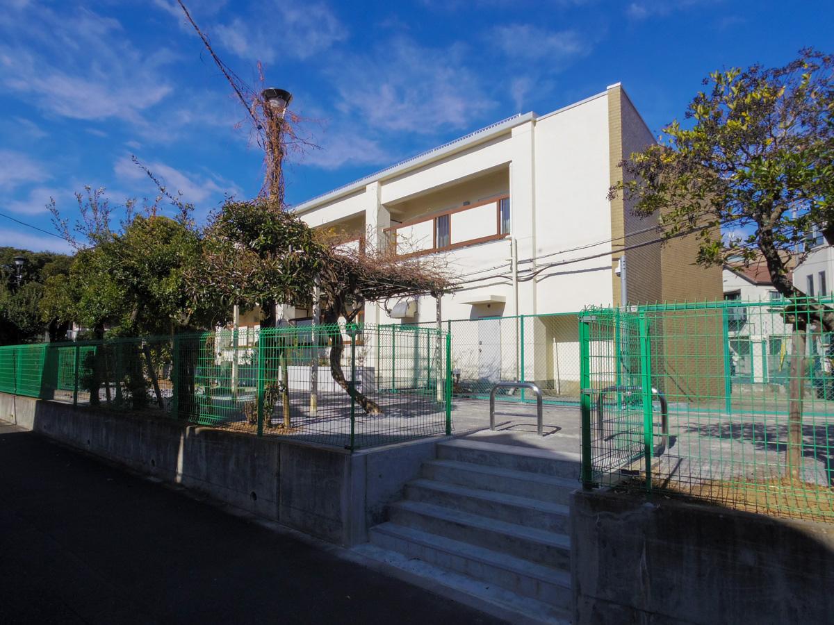 杉並区高円寺南の賃貸物件/通りからはすこし上がった形状のため、1階のデメリットはほぼ感じられない