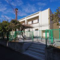 杉並区高円寺南の賃貸物件/通りからはすこし上がった形状のため、1階のデメリットはほぼ感じられない