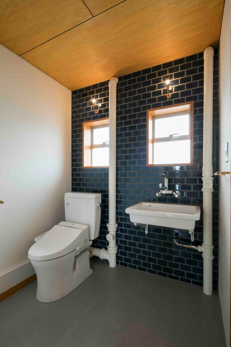 横浜市青葉区すすき野の売買物件/濃紺のタイルがかわいい